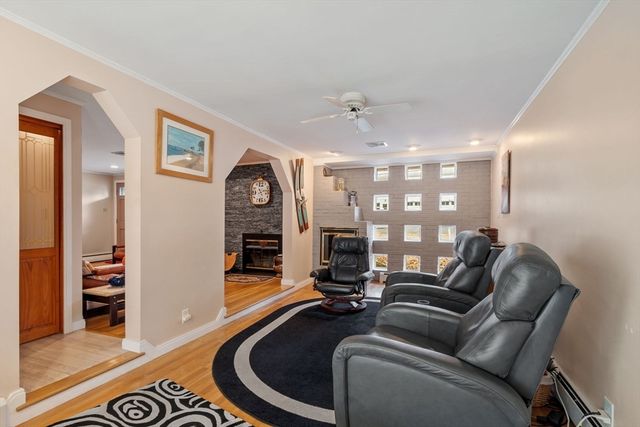 4 Anderson St, Peabody, MA 01960