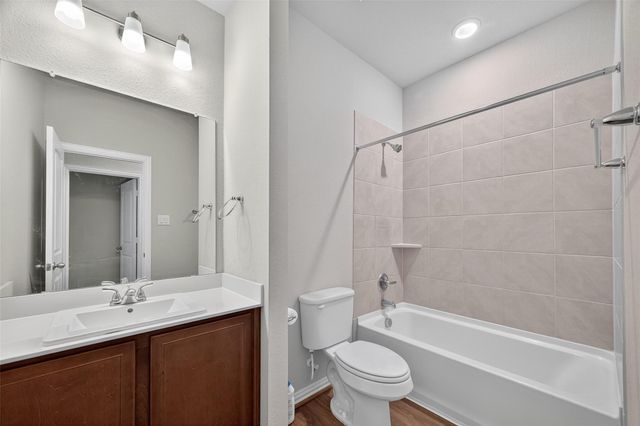 188 Lucky Manor Lane, La Porte, TX 77571