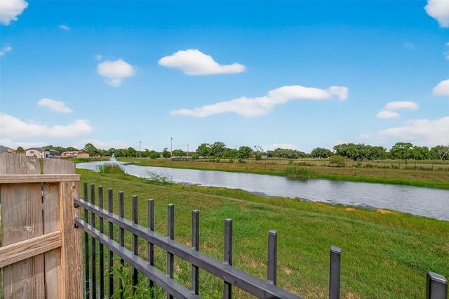 188 Lucky Manor Lane, La Porte, TX 77571