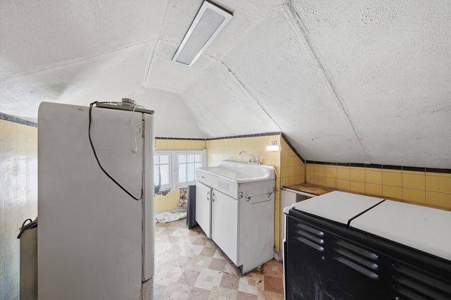 5708 S Richmond Street, Chicago, IL 60629