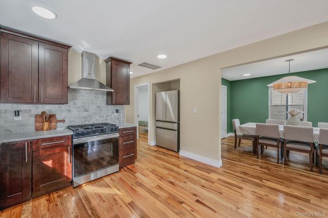 28 Vanderbilt Avenue, Babylon, NY 11702