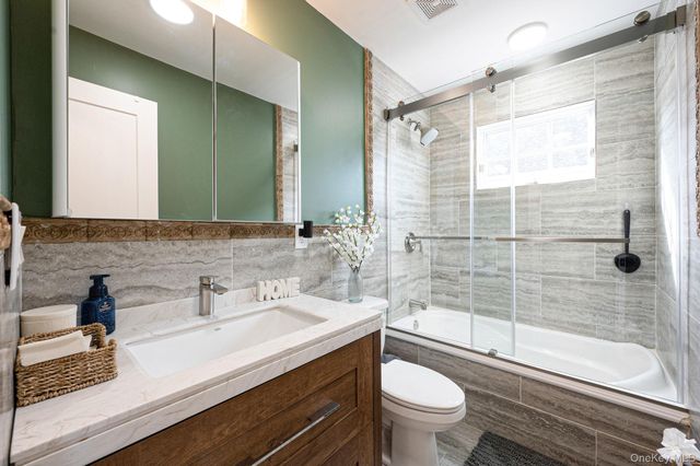 28 Vanderbilt Avenue, Babylon, NY 11702