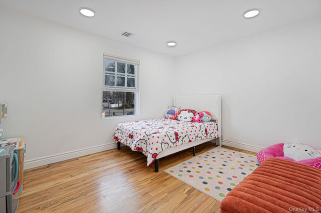 28 Vanderbilt Avenue, Babylon, NY 11702