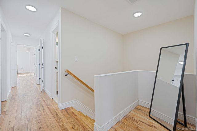 28 Vanderbilt Avenue, Babylon, NY 11702