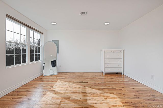 28 Vanderbilt Avenue, Babylon, NY 11702