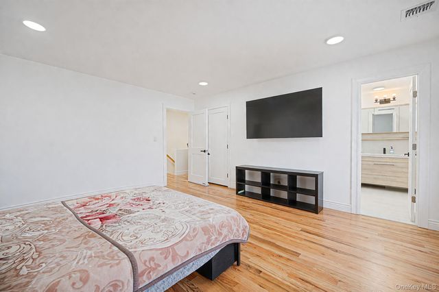 28 Vanderbilt Avenue, Babylon, NY 11702