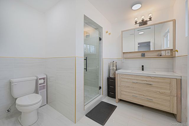 28 Vanderbilt Avenue, Babylon, NY 11702