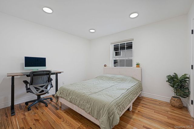 28 Vanderbilt Avenue, Babylon, NY 11702