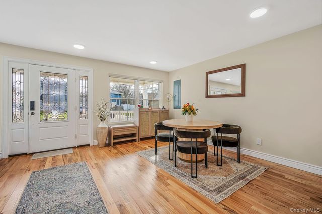 28 Vanderbilt Avenue, Babylon, NY 11702