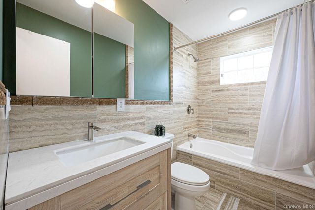 28 Vanderbilt Avenue, Babylon, NY 11702