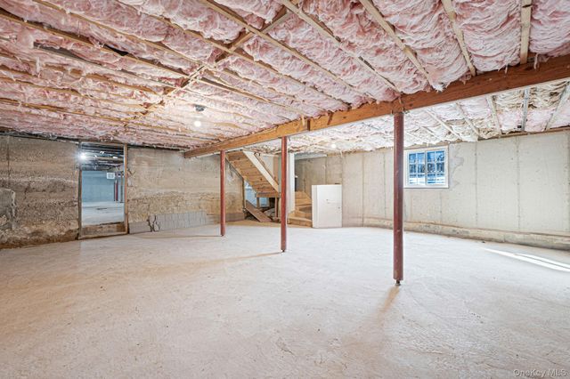 28 Vanderbilt Avenue, Babylon, NY 11702