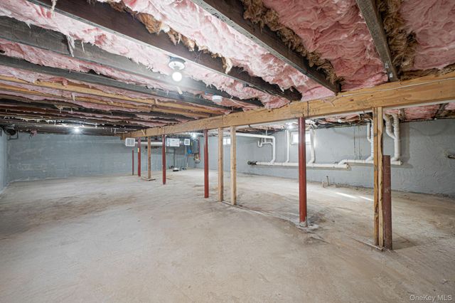 28 Vanderbilt Avenue, Babylon, NY 11702