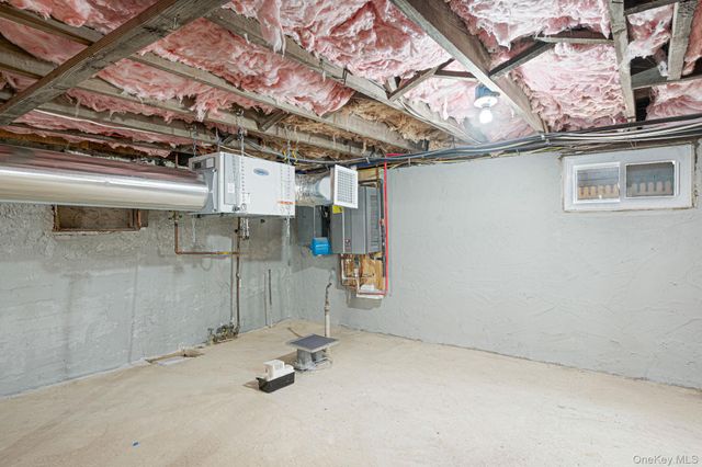 28 Vanderbilt Avenue, Babylon, NY 11702