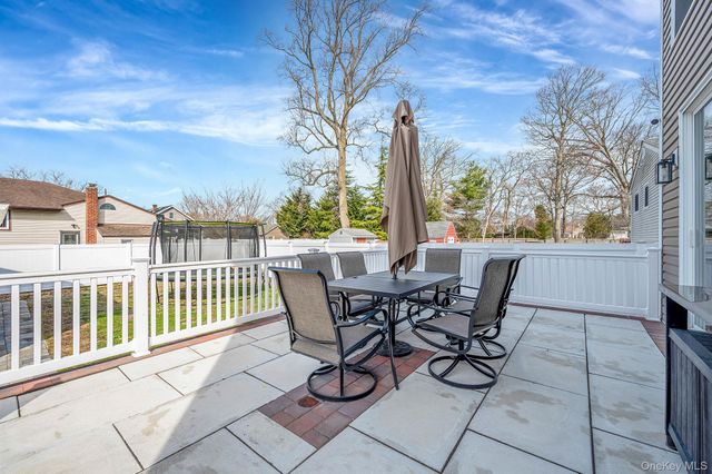 28 Vanderbilt Avenue, Babylon, NY 11702