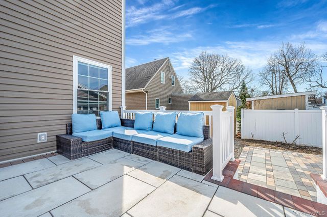 28 Vanderbilt Avenue, Babylon, NY 11702