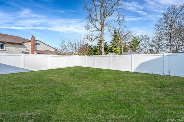 28 Vanderbilt Avenue, Babylon, NY 11702