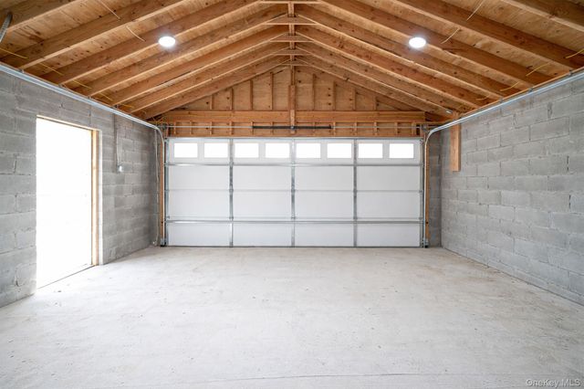 28 Vanderbilt Avenue, Babylon, NY 11702