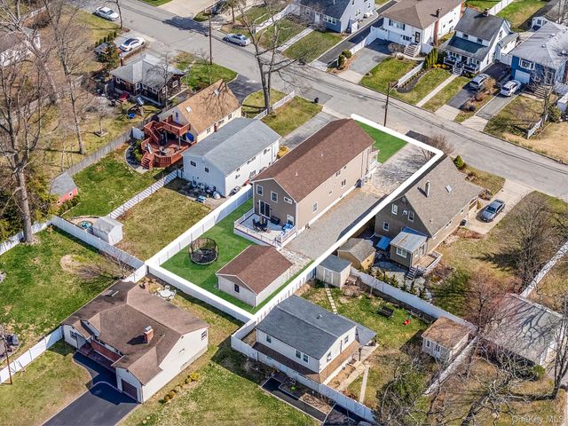 28 Vanderbilt Avenue, Babylon, NY 11702