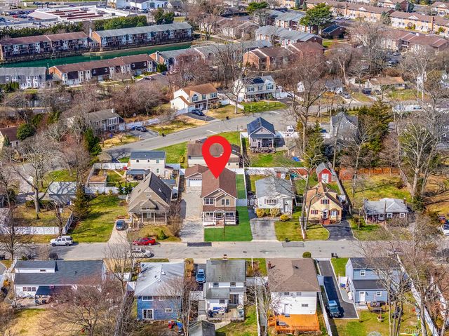 28 Vanderbilt Avenue, Babylon, NY 11702