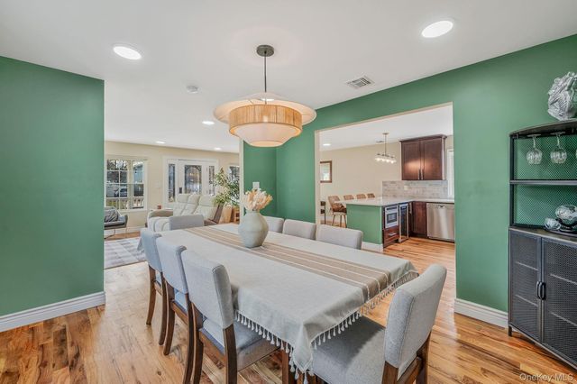 28 Vanderbilt Avenue, Babylon, NY 11702