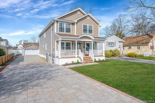 28 Vanderbilt Avenue, Babylon, NY 11702