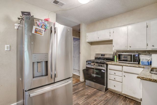702 Lombardy Lane, Arlington, TX 76013
