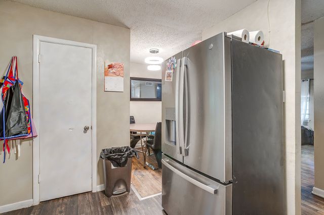 702 Lombardy Lane, Arlington, TX 76013