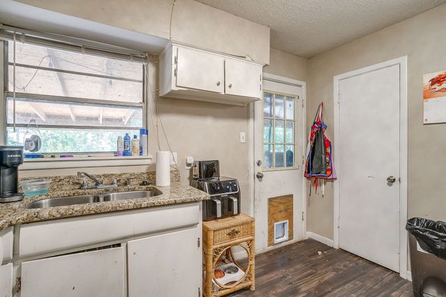 702 Lombardy Lane, Arlington, TX 76013