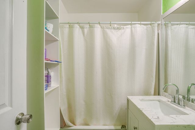 702 Lombardy Lane, Arlington, TX 76013
