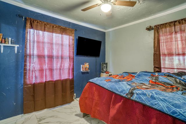 702 Lombardy Lane, Arlington, TX 76013