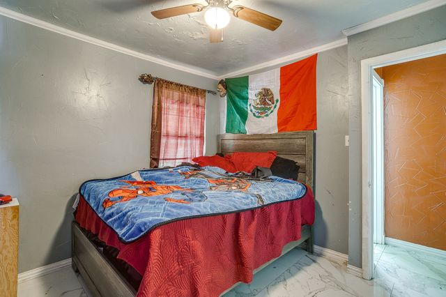 702 Lombardy Lane, Arlington, TX 76013