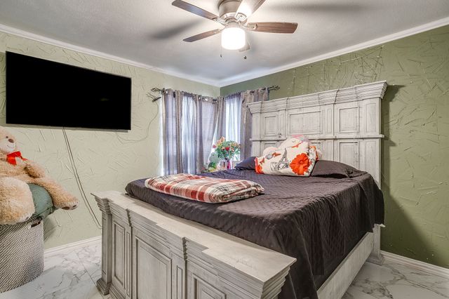 702 Lombardy Lane, Arlington, TX 76013