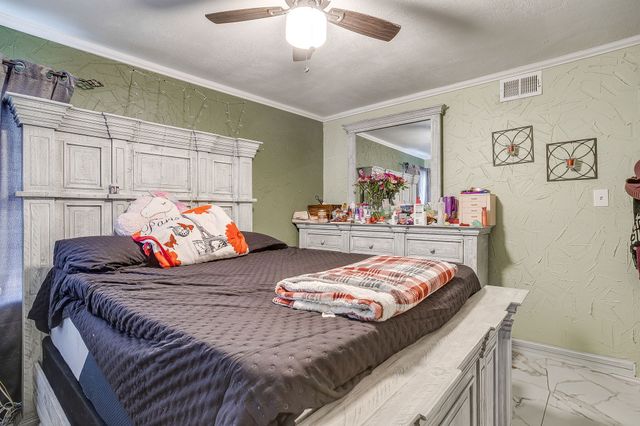702 Lombardy Lane, Arlington, TX 76013