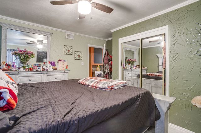 702 Lombardy Lane, Arlington, TX 76013