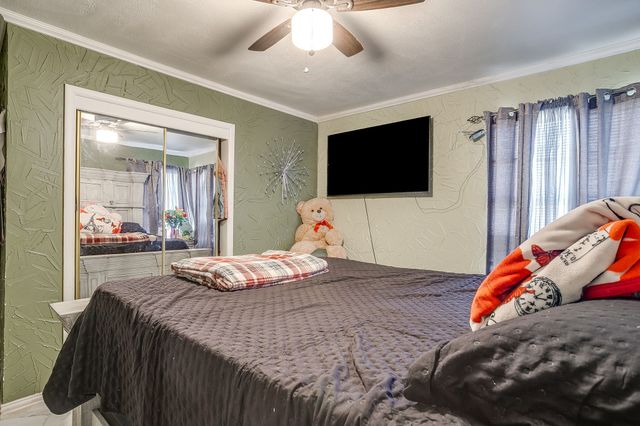 702 Lombardy Lane, Arlington, TX 76013