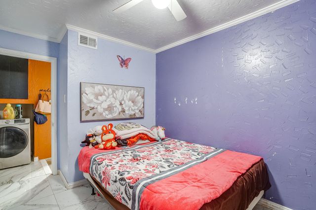 702 Lombardy Lane, Arlington, TX 76013