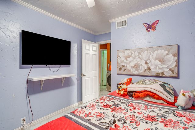 702 Lombardy Lane, Arlington, TX 76013
