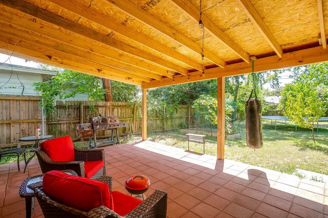 702 Lombardy Lane, Arlington, TX 76013