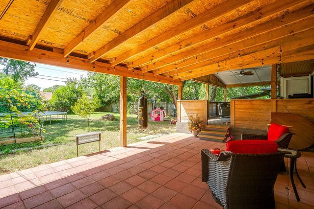 702 Lombardy Lane, Arlington, TX 76013