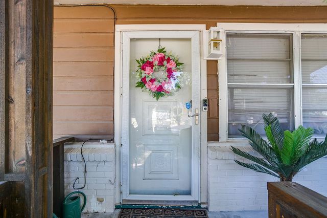 702 Lombardy Lane, Arlington, TX 76013