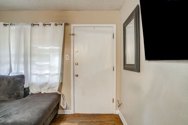 702 Lombardy Lane, Arlington, TX 76013