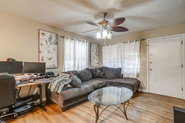 702 Lombardy Lane, Arlington, TX 76013