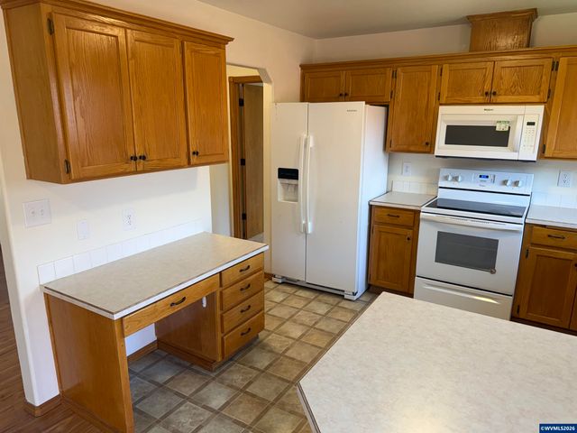 6853 Arborwood Ct NE, Keizer, OR 97303