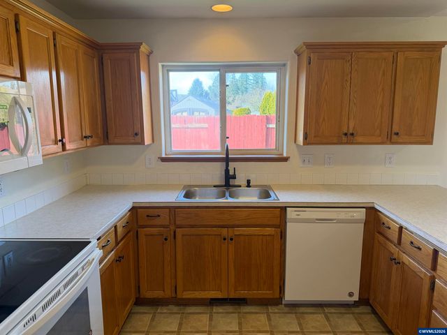 6853 Arborwood Ct NE, Keizer, OR 97303