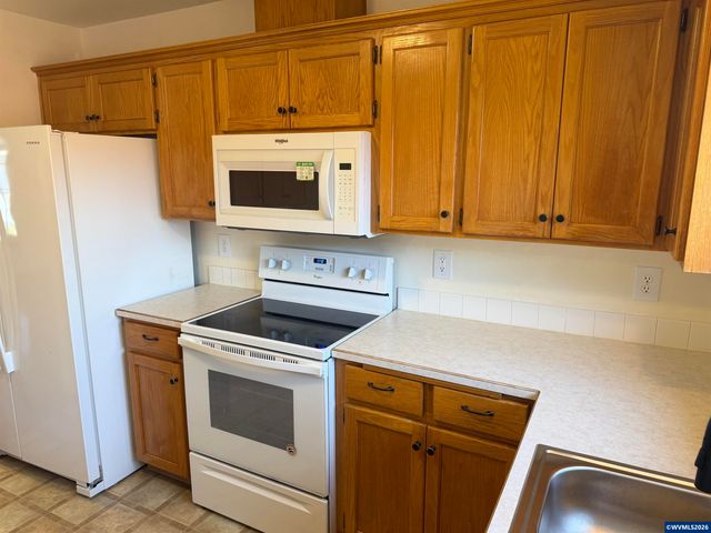 6853 Arborwood Ct NE, Keizer, OR 97303