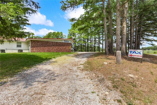 10381 N 7 Highway, Harrison, AR 72601