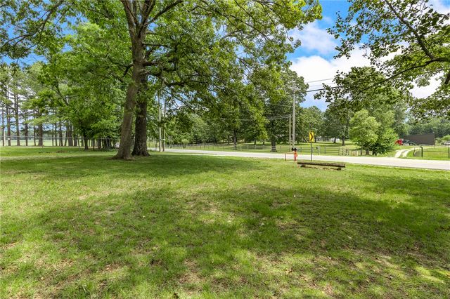 10381 N 7 Highway, Harrison, AR 72601