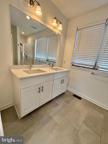 3103 BEACHVIEW LN, Philadelphia, PA 19125