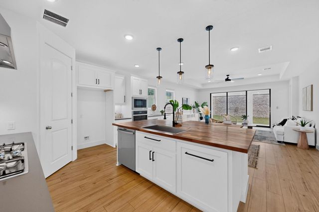 1340 Castalo LN, Leander, TX 78641