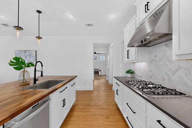 1340 Castalo LN, Leander, TX 78641